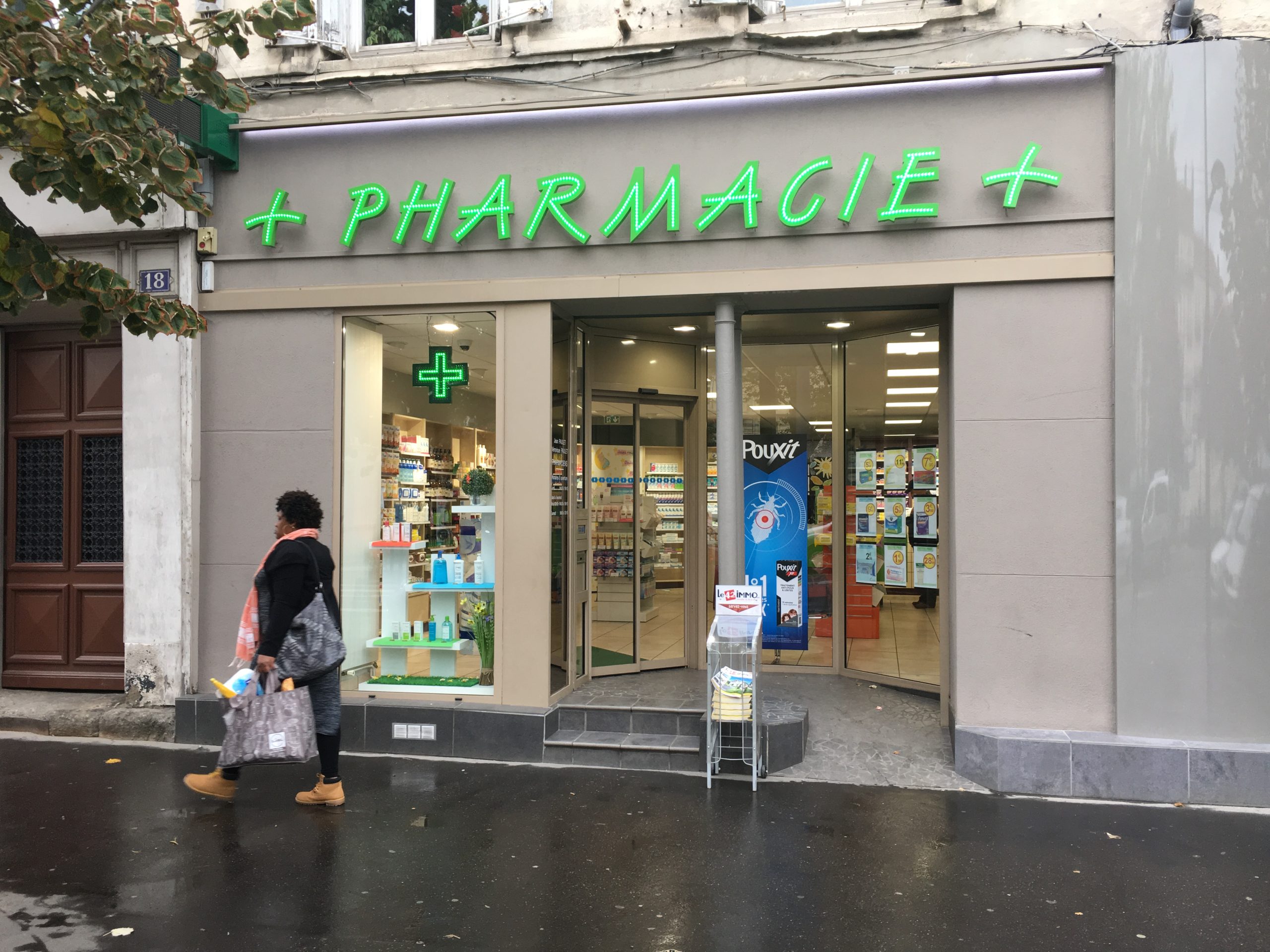 Pharmacie - Repartir du gros œuvre brut - Initium